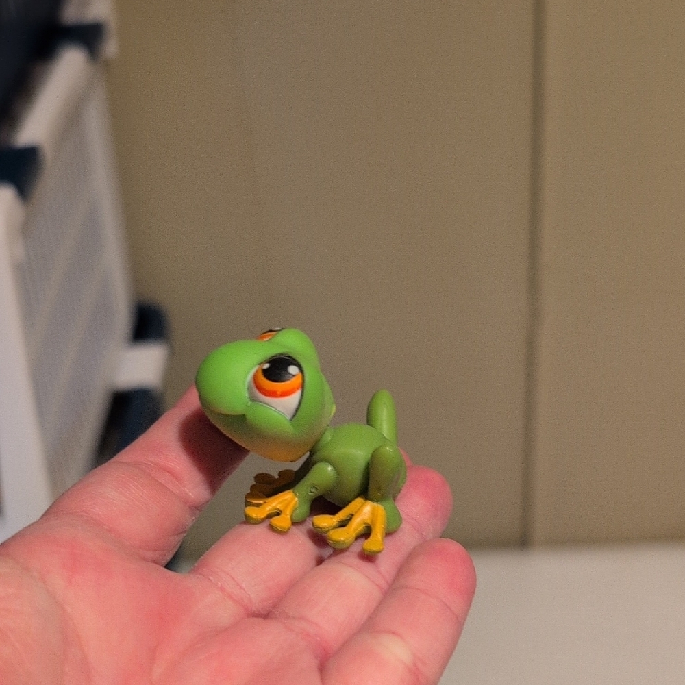 Green and Blue Reptile Figurine Set - Picture 4 of 13